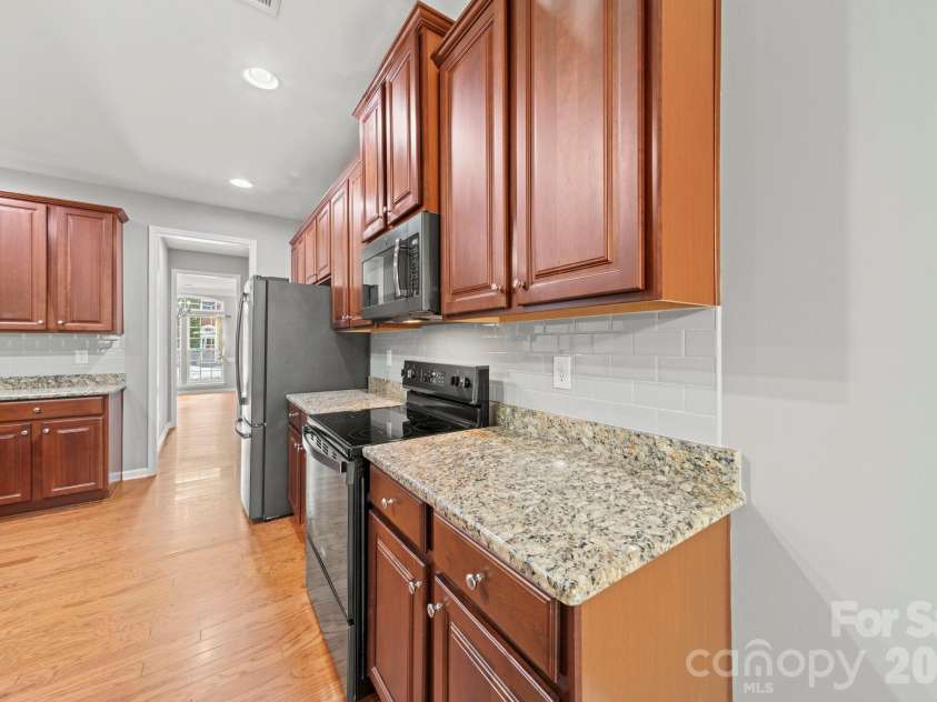 3342 Park South Station Boulevard, Charlotte, NC 28210.  MLS# CAR4417276, YatesRealty ID 46163. 