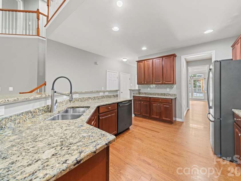 3342 Park South Station Boulevard, Charlotte, NC 28210.  MLS# CAR4417276, YatesRealty ID 46163. 