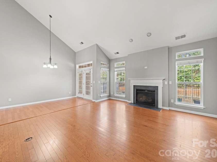 3342 Park South Station Boulevard, Charlotte, NC 28210.  MLS# CAR4417276, YatesRealty ID 46163. 