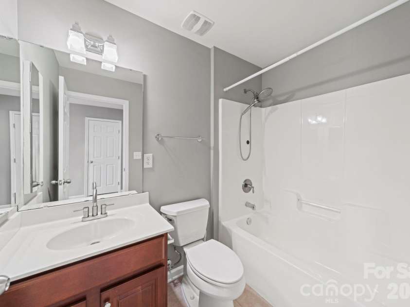3342 Park South Station Boulevard, Charlotte, NC 28210.  MLS# CAR4417276, YatesRealty ID 46163. 