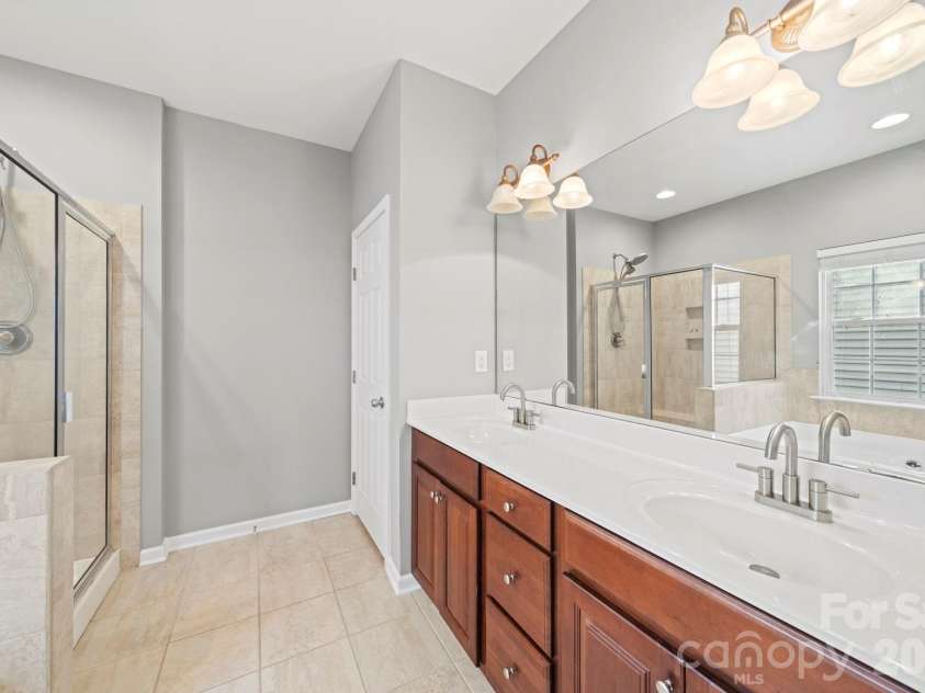 3342 Park South Station Boulevard, Charlotte, NC 28210.  MLS# CAR4417276, YatesRealty ID 46163. 