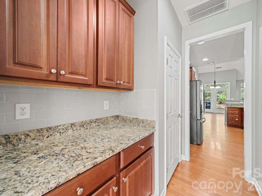3342 Park South Station Boulevard, Charlotte, NC 28210.  MLS# CAR4417276, YatesRealty ID 46163. 