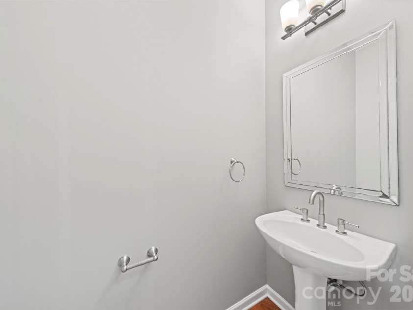 3342 Park South Station Boulevard, Charlotte, NC 28210.  MLS# CAR4417276, YatesRealty ID 46163. 