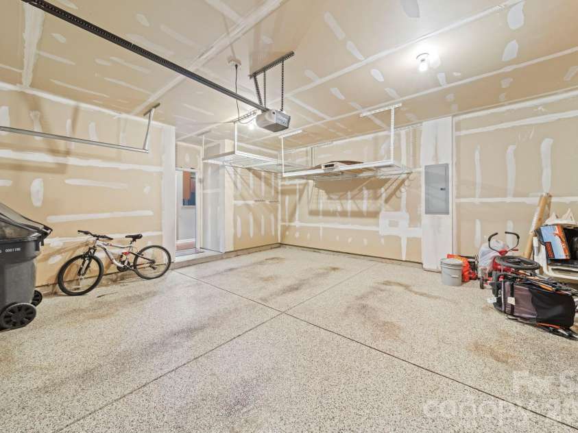 3342 Park South Station Boulevard, Charlotte, NC 28210.  MLS# CAR4417276, YatesRealty ID 46163. 
