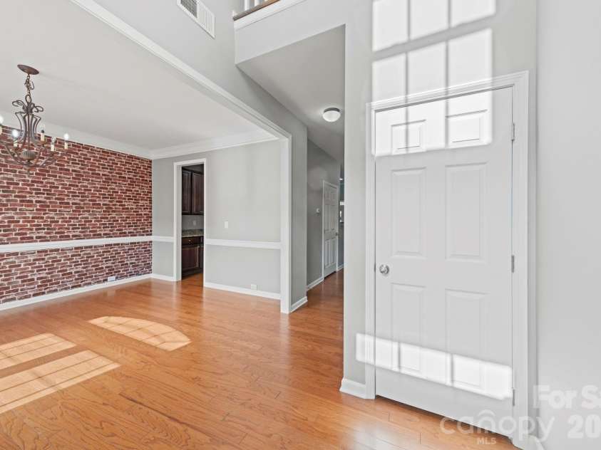 3342 Park South Station Boulevard, Charlotte, NC 28210.  MLS# CAR4417276, YatesRealty ID 46163. 