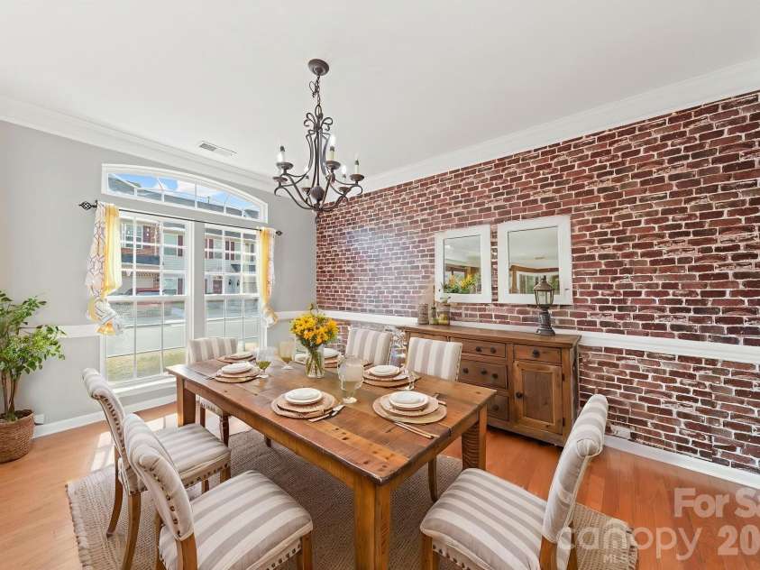 3342 Park South Station Boulevard, Charlotte, NC 28210.  MLS# CAR4417276, YatesRealty ID 46163. 