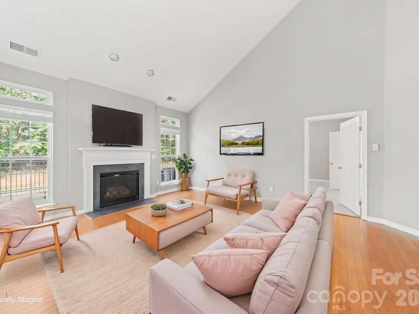 3342 Park South Station Boulevard, Charlotte, NC 28210.  MLS# CAR4417276, YatesRealty ID 46163. 
