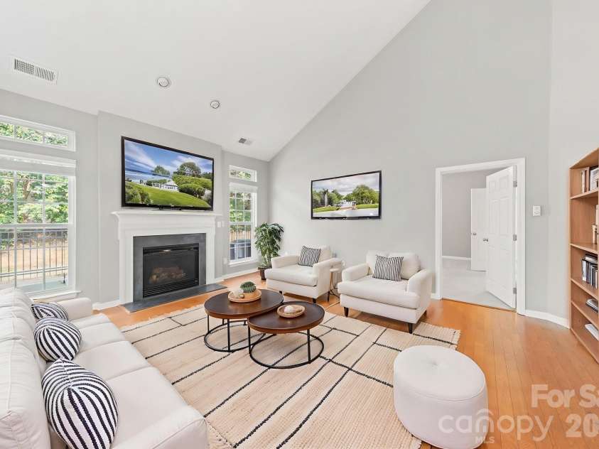 3342 Park South Station Boulevard, Charlotte, NC 28210.  MLS# CAR4417276, YatesRealty ID 46163. 