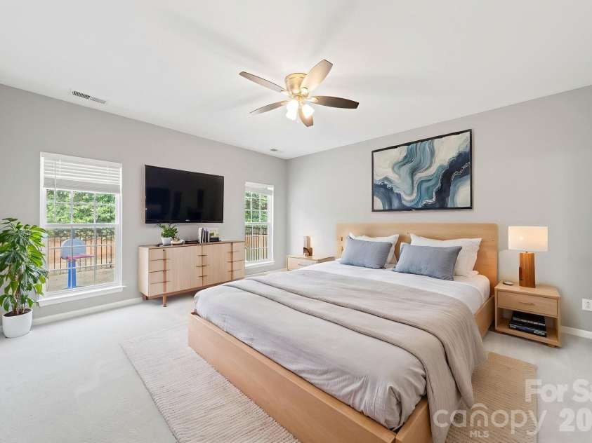 3342 Park South Station Boulevard, Charlotte, NC 28210.  MLS# CAR4417276, YatesRealty ID 46163. 