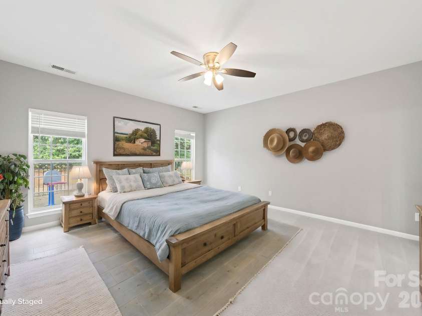 3342 Park South Station Boulevard, Charlotte, NC 28210.  MLS# CAR4417276, YatesRealty ID 46163. 