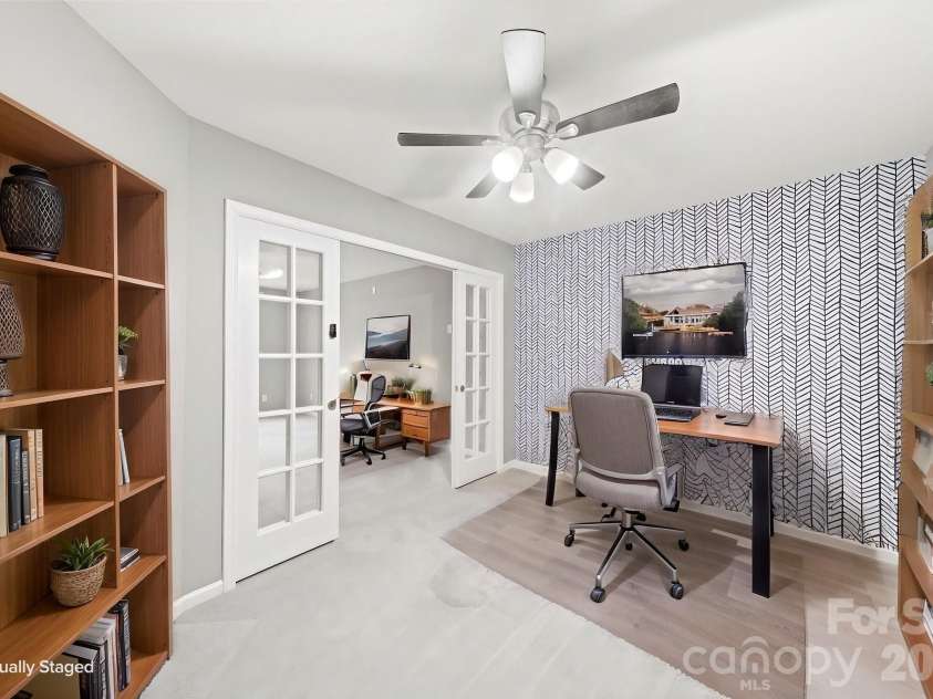 3342 Park South Station Boulevard, Charlotte, NC 28210.  MLS# CAR4417276, YatesRealty ID 46163. 