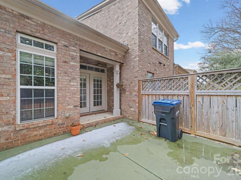 3342 Park South Station Boulevard, Charlotte, NC 28210.  MLS# CAR4417276, YatesRealty ID 46163. 