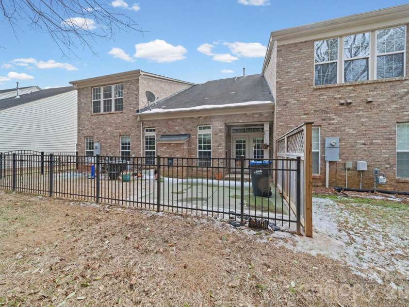 3342 Park South Station Boulevard, Charlotte, NC 28210.  MLS# CAR4417276, YatesRealty ID 46163. 