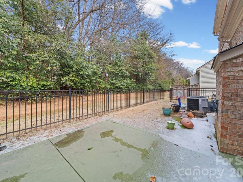 3342 Park South Station Boulevard, Charlotte, NC 28210.  MLS# CAR4417276, YatesRealty ID 46163. 