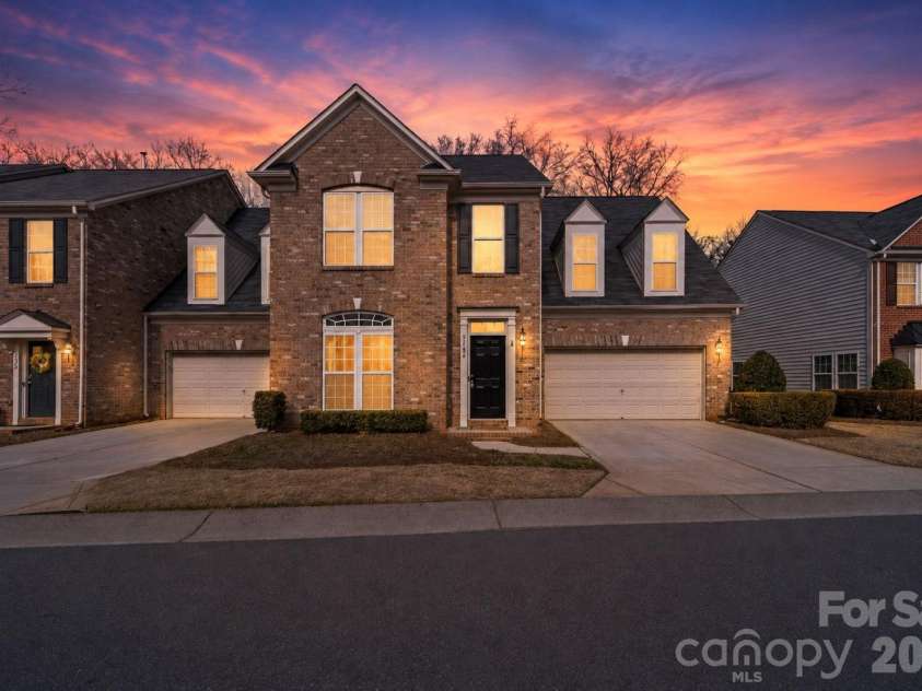 3342 Park South Station Boulevard, Charlotte, NC 28210.  MLS# CAR4417276, YatesRealty ID 46163. 