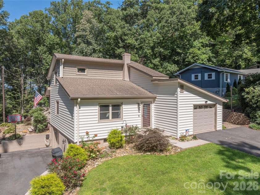 115 Hazelview Drive, Waynesville, NC 28786.  MLS# CAR4415645, YatesRealty ID 46166. 