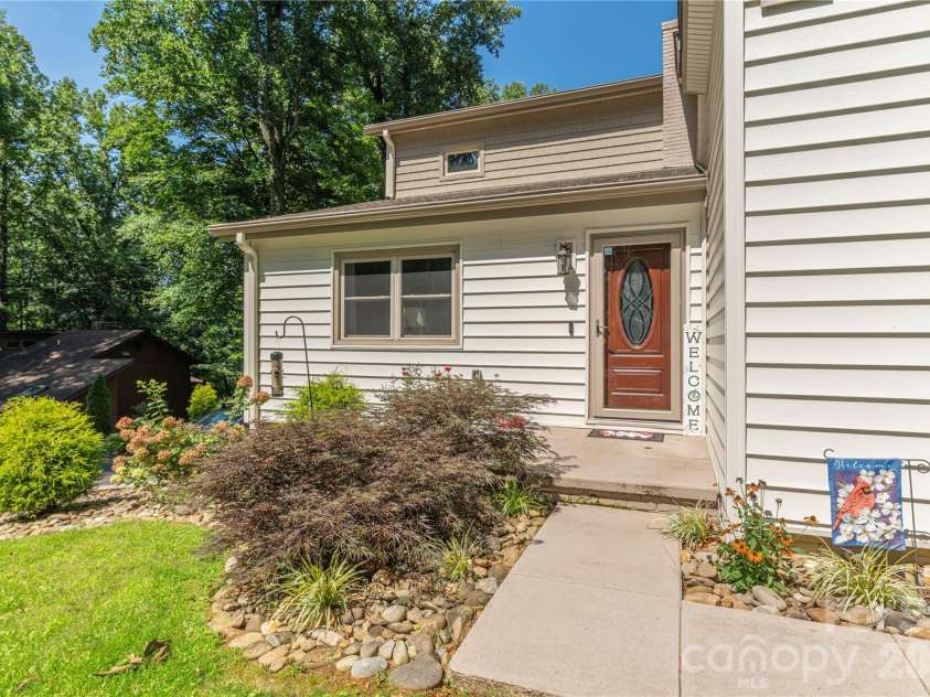 115 Hazelview Drive, Waynesville, NC 28786.  MLS# CAR4415645, YatesRealty ID 46166. 