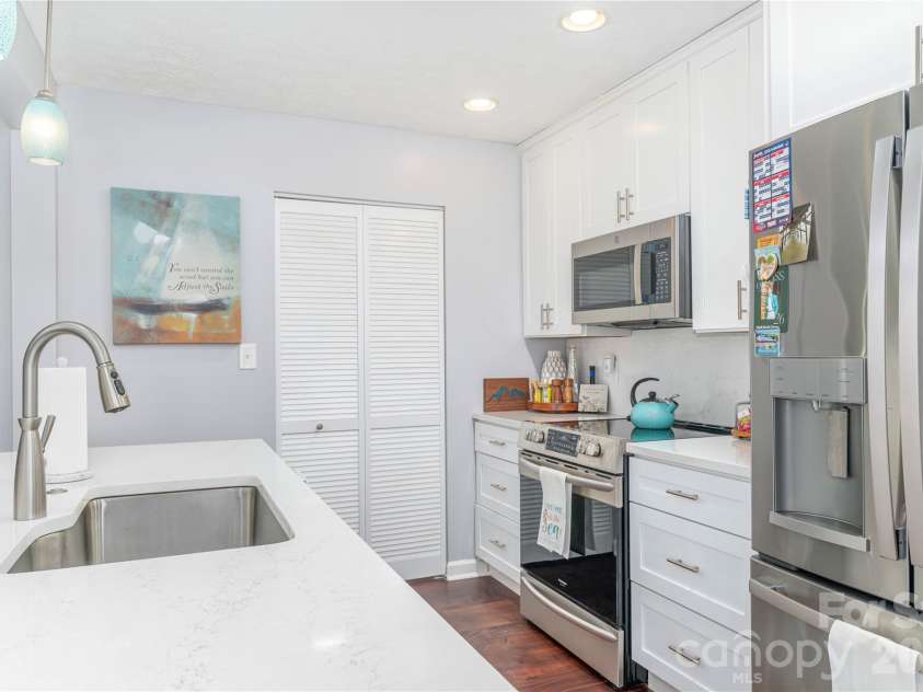 115 Hazelview Drive, Waynesville, NC 28786.  MLS# CAR4415645, YatesRealty ID 46166. 