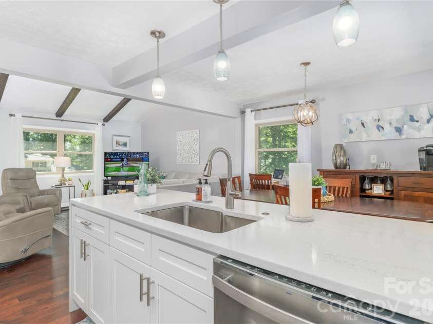 115 Hazelview Drive, Waynesville, NC 28786.  MLS# CAR4415645, YatesRealty ID 46166. 