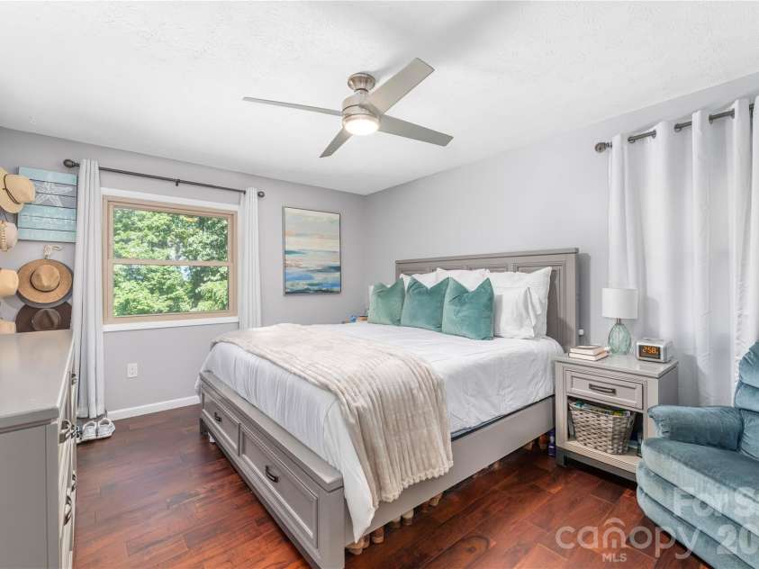 115 Hazelview Drive, Waynesville, NC 28786.  MLS# CAR4415645, YatesRealty ID 46166. 