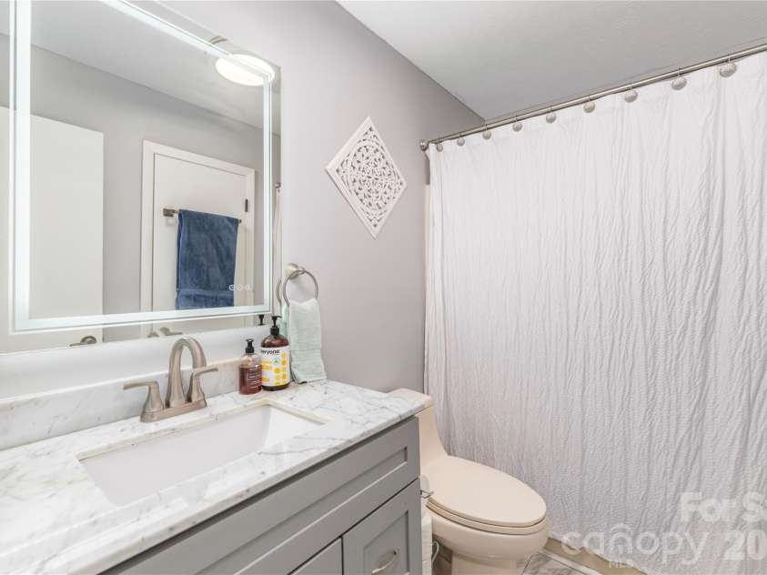 115 Hazelview Drive, Waynesville, NC 28786.  MLS# CAR4415645, YatesRealty ID 46166. 