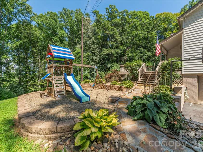 115 Hazelview Drive, Waynesville, NC 28786.  MLS# CAR4415645, YatesRealty ID 46166. 