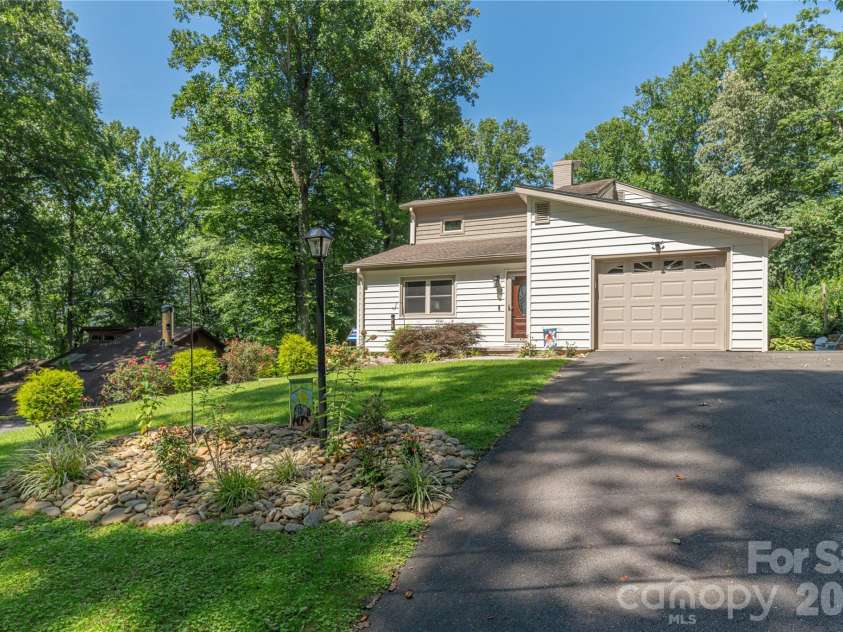115 Hazelview Drive, Waynesville, NC 28786.  MLS# CAR4415645, YatesRealty ID 46166. 