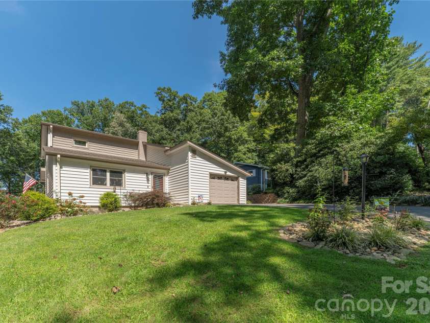 115 Hazelview Drive, Waynesville, NC 28786.  MLS# CAR4415645, YatesRealty ID 46166. 