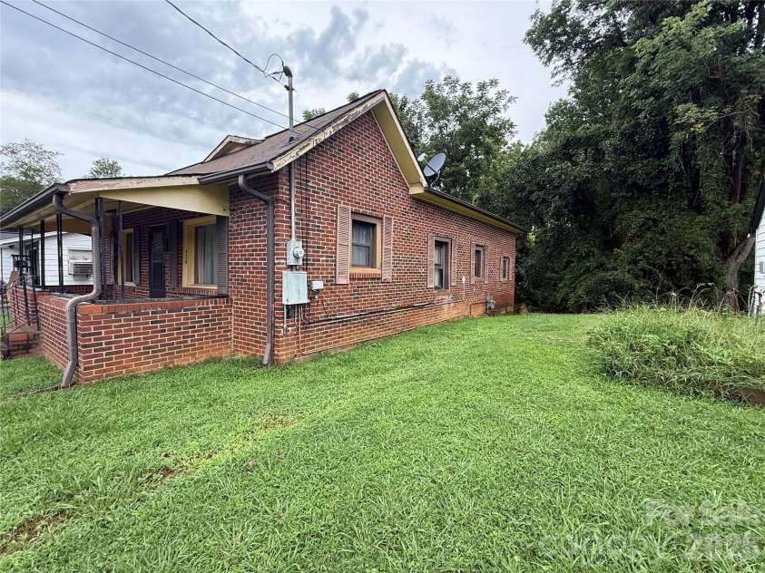 426 Bouchelle Street, Morganton, NC 28655.  MLS# CAR4417290, YatesRealty ID 46168. 