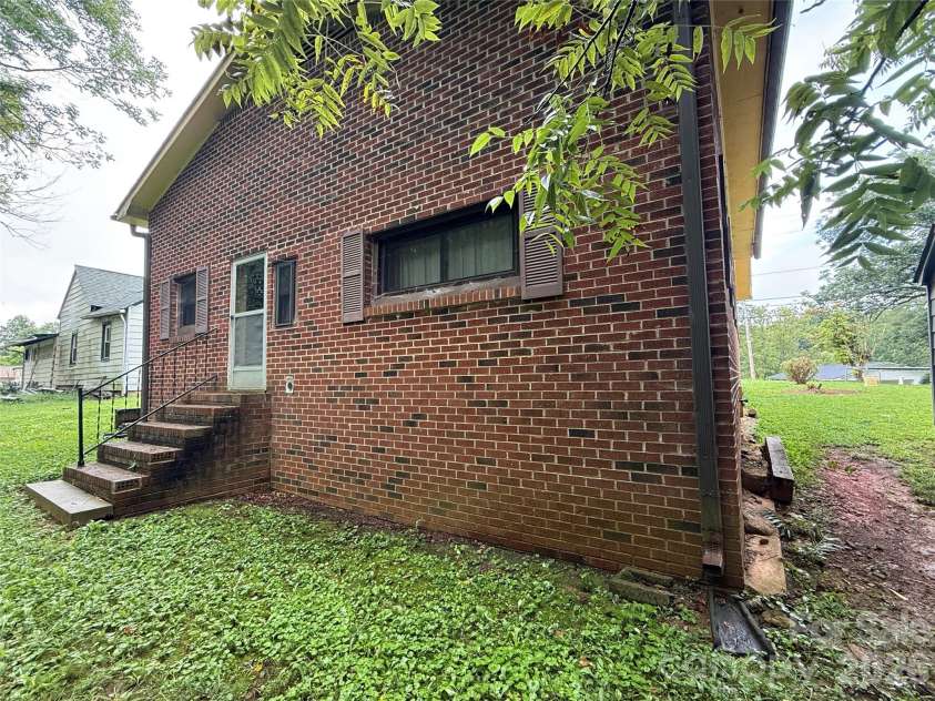 426 Bouchelle Street, Morganton, NC 28655.  MLS# CAR4417290, YatesRealty ID 46168. 