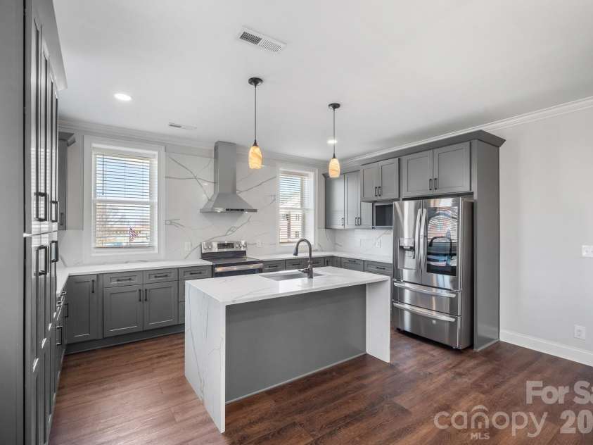 121 Main Street, Lexington, NC 27292.  MLS# CAR4356738, YatesRealty ID 4617. 