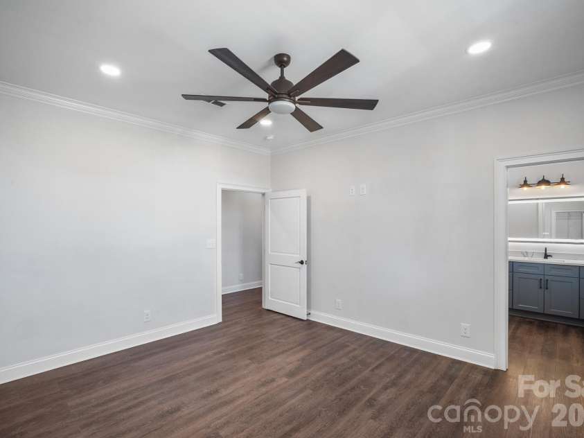 121 Main Street, Lexington, NC 27292.  MLS# CAR4356738, YatesRealty ID 4617. 