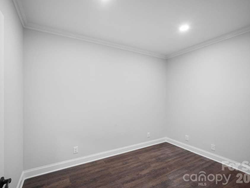 121 Main Street, Lexington, NC 27292.  MLS# CAR4356738, YatesRealty ID 4617. 