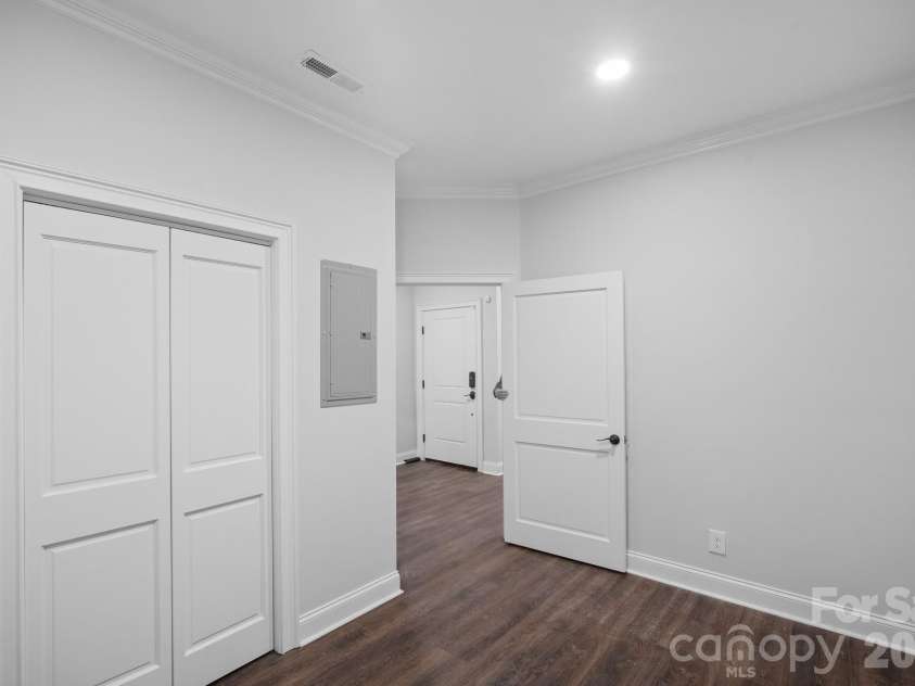 121 Main Street, Lexington, NC 27292.  MLS# CAR4356738, YatesRealty ID 4617. 
