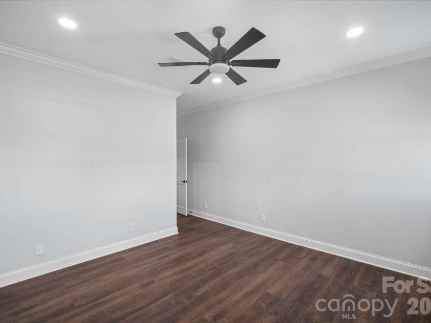 121 Main Street, Lexington, NC 27292.  MLS# CAR4356738, YatesRealty ID 4617. 