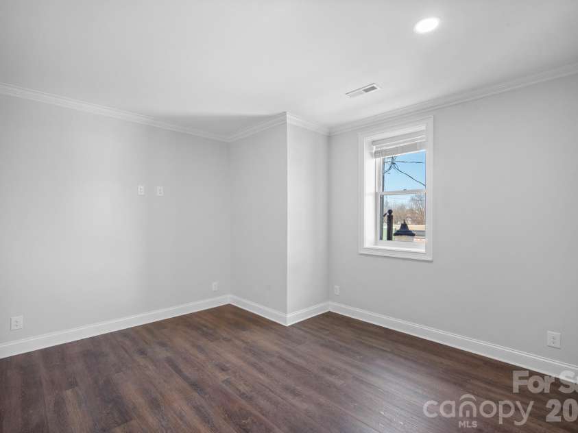 121 Main Street, Lexington, NC 27292.  MLS# CAR4356738, YatesRealty ID 4617. 