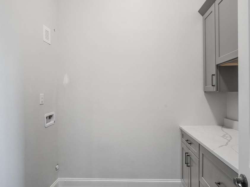 121 Main Street, Lexington, NC 27292.  MLS# CAR4356738, YatesRealty ID 4617. 
