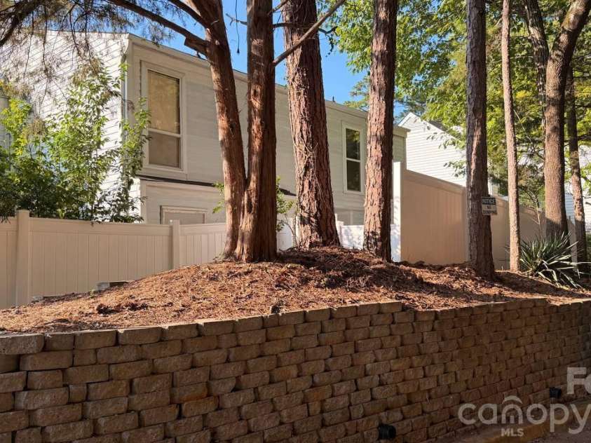 7107 Stonington Lane, Charlotte, NC 28227.  MLS# CAR4416930, YatesRealty ID 46171. 