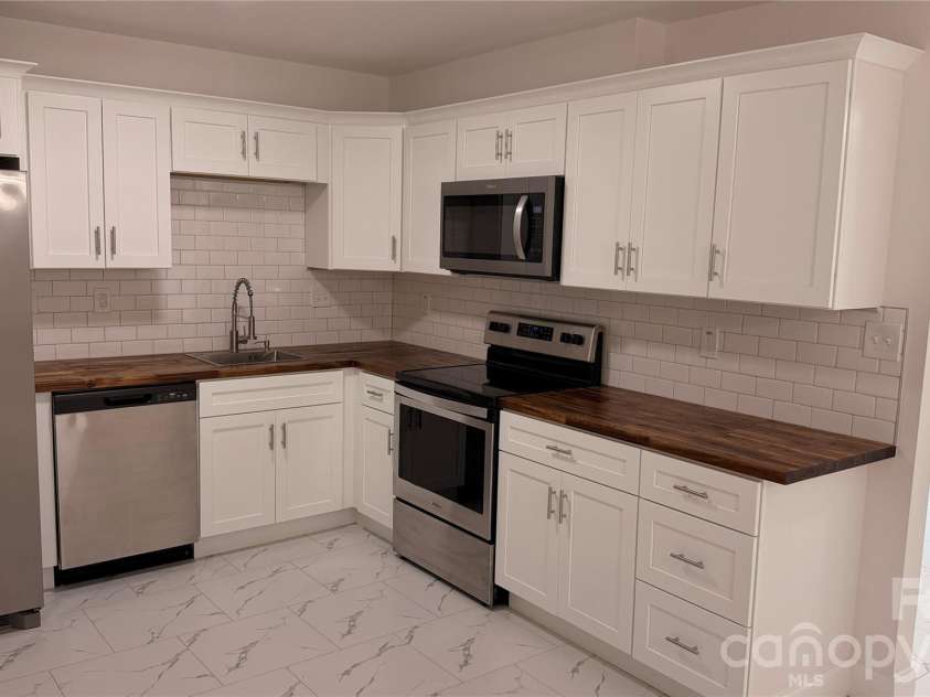 7107 Stonington Lane, Charlotte, NC 28227.  MLS# CAR4416930, YatesRealty ID 46171. 