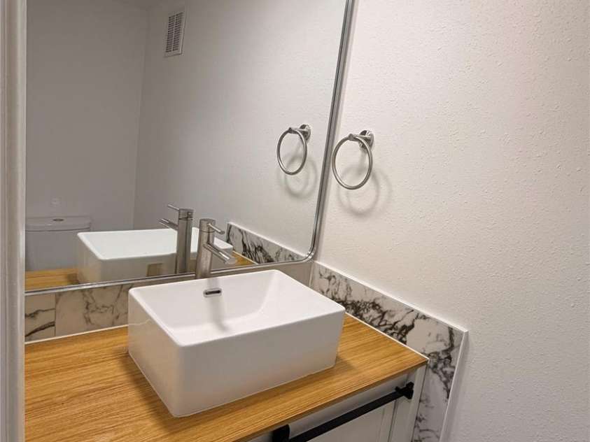 7107 Stonington Lane, Charlotte, NC 28227.  MLS# CAR4416930, YatesRealty ID 46171. Half bathroom
