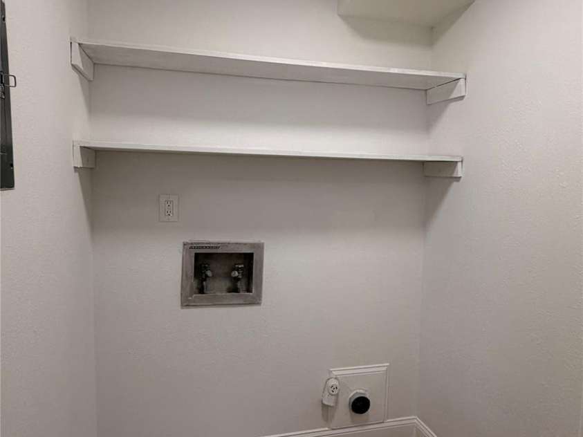 7107 Stonington Lane, Charlotte, NC 28227.  MLS# CAR4416930, YatesRealty ID 46171. Laundry
