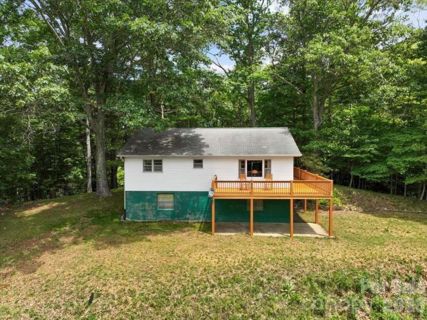 198 Florida Hill Drive, Green Mountain, NC 28740.  MLS# CAR4403043, YatesRealty ID 46172. 