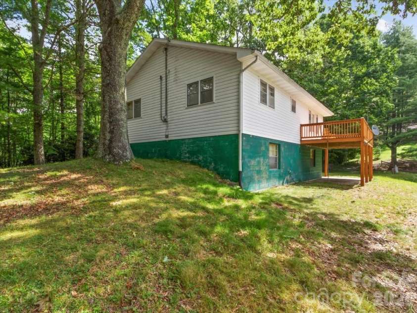 198 Florida Hill Drive, Green Mountain, NC 28740.  MLS# CAR4403043, YatesRealty ID 46172. 