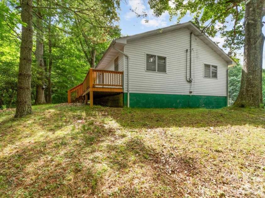 198 Florida Hill Drive, Green Mountain, NC 28740.  MLS# CAR4403043, YatesRealty ID 46172. 