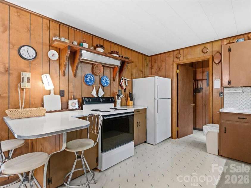 198 Florida Hill Drive, Green Mountain, NC 28740.  MLS# CAR4403043, YatesRealty ID 46172. 