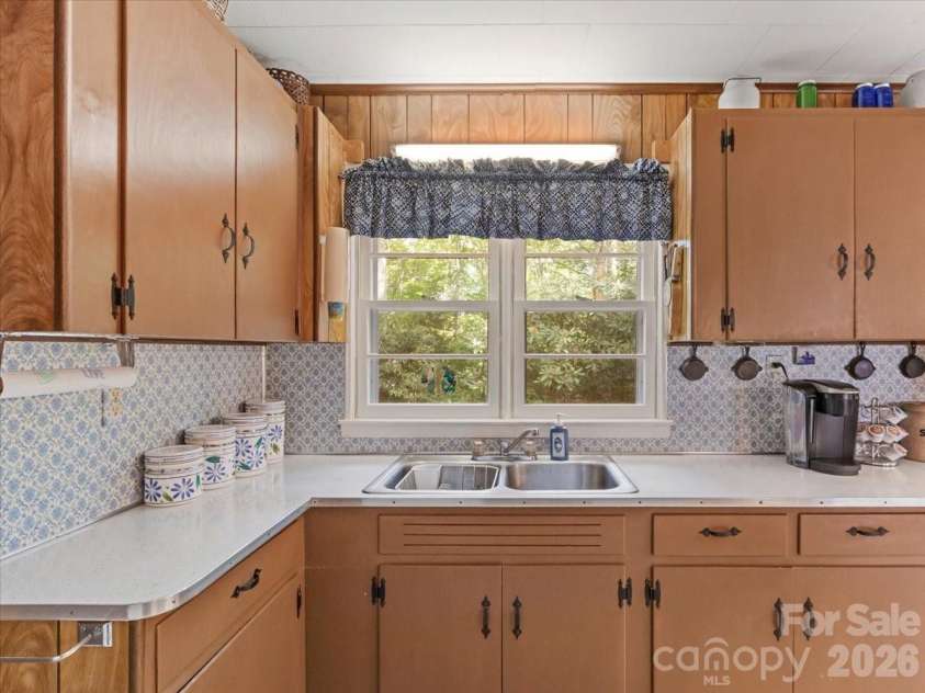 198 Florida Hill Drive, Green Mountain, NC 28740.  MLS# CAR4403043, YatesRealty ID 46172. 