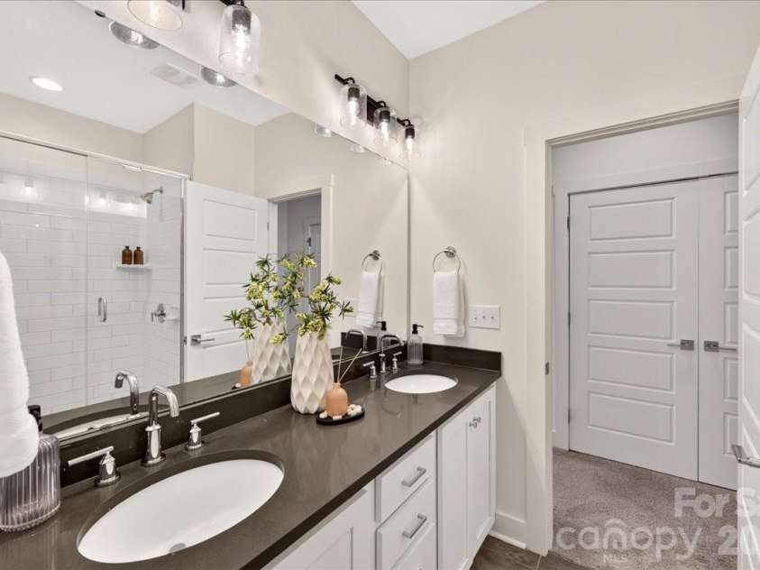 1146 36th Street, Charlotte, NC 28205.  MLS# CAR4417259, YatesRealty ID 46173. 