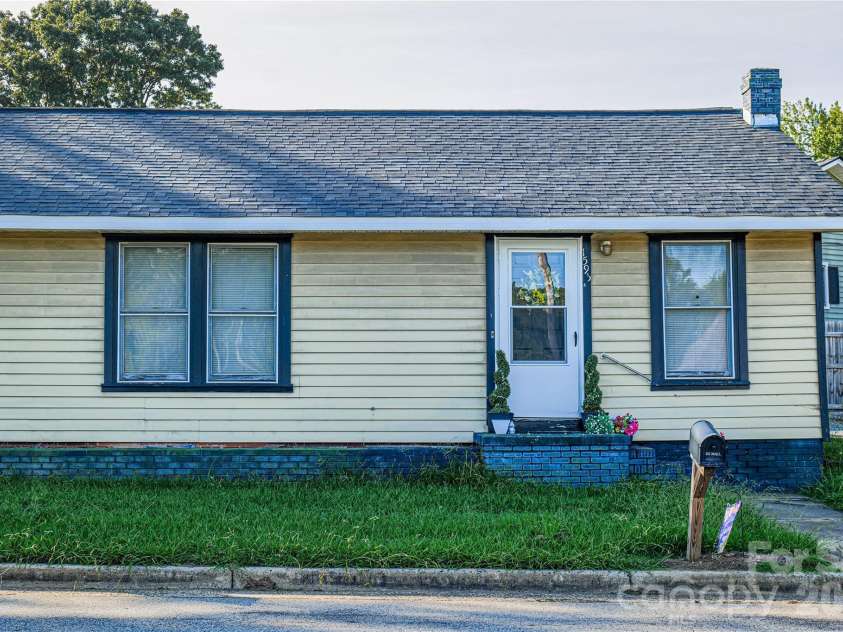 1595 Long Street, Salisbury, NC 28144.  MLS# CAR4414820, YatesRealty ID 46174. 