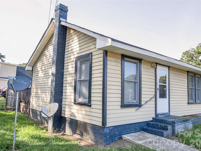 1595 Long Street, Salisbury, NC 28144.  MLS# CAR4414820, YatesRealty ID 46174. 