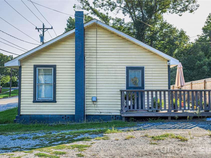 1595 Long Street, Salisbury, NC 28144.  MLS# CAR4414820, YatesRealty ID 46174. 